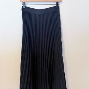 Elegant Navy Pleated Skirt